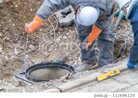 マンホール嵩上げ工事　マンホール調整リング蓋　レベル測量 112696120