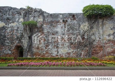 台湾・台南の安平古堡 南側の外城の壁跡 台湾・台南の安平古堡 南側の外城の壁跡 112696422