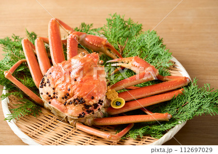 ボイルした福井県産の越前蟹 112697029