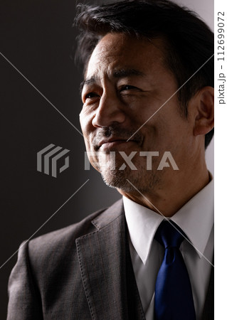 ビジネス 男性  ビジネス 男性  112699072