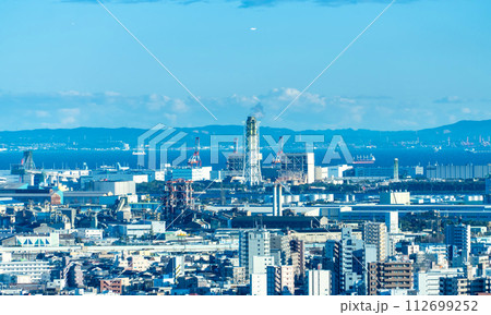 京浜工業地帯　東扇島火力発電所方面を望む 112699252