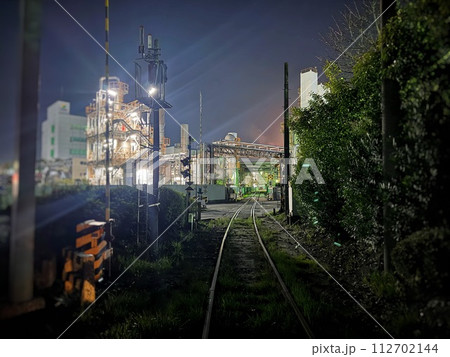 工場地帯の夜の線路 工場地帯の夜の線路 112702144