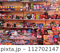 子どもの頃に憧れた駄菓子屋さんん 112702147