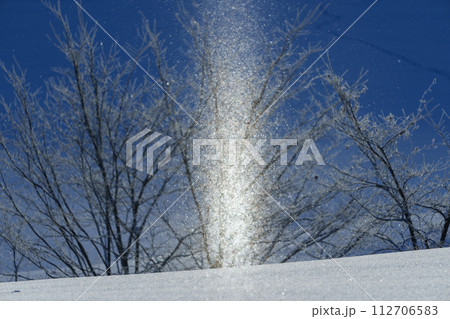 ダイヤモンドダスト・サンピラーの煌き 冬の北海道の絶景 ダイヤモンドダスト・サンピラーの煌き 冬の北海道の絶景 112706583