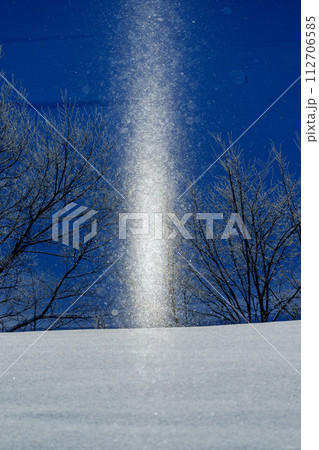 ダイヤモンドダスト・サンピラーの煌き 冬の北海道の絶景 ダイヤモンドダスト・サンピラーの煌き 冬の北海道の絶景 112706585