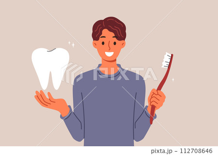 Man recommends brushing your teeth well using right toothbrush to prevent caries 112708646