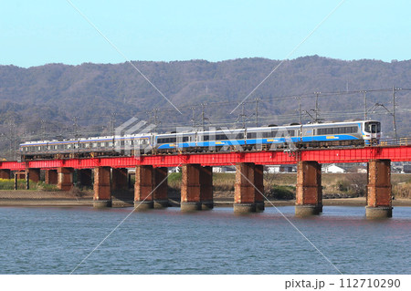南海電車　特急サザン　紀ノ川橋梁　　和歌山市 112710290