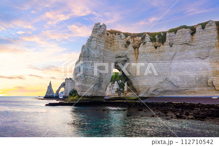 Picturesque panoramic landscape on the cliffs of Etretat. Natural amazing cliffs. Etretat, Normandy, France 112710542