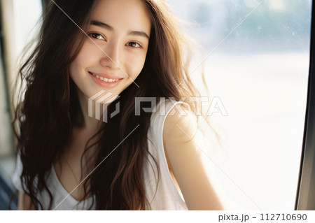 ナチュラルメイクな女性のポートレート ナチュラルメイクな女性のポートレート 112710690