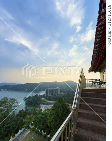 台湾・高台から望む日月潭と周辺の山々 / Sun Moon Lake, Taiwan 112711016