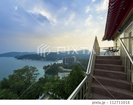 台湾・高台から望む日月潭と周辺の山々 / Sun Moon Lake, Taiwan 112711018