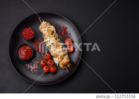 Delicious fresh chicken meat kebab with salt, spices and herbs 112713156