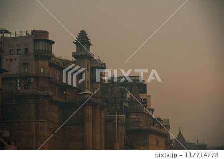 インド、バラナシの風景 112714278