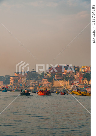 インド、バラナシの風景 112714295