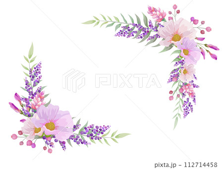 ピンクと紫の華やかな草花のあしらい。テキストスペース 112714458