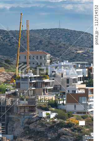 Construction sites and residential villas 112714552