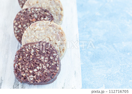Irish and British black pudding and white or oatmeal pudding sausage, horizontal, copy space Irish and British black pudding and white or oatmeal pudding sausage, horizontal, copy space 112716705