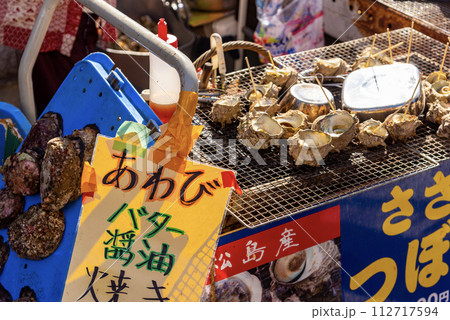 呼子朝市のサザエの壺焼き 112717594