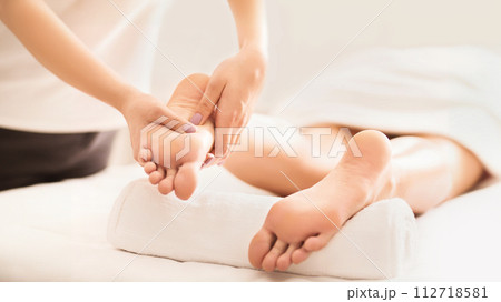Acupressure And Reflexology Concept. Masseur Doing Foot Massage 112718581