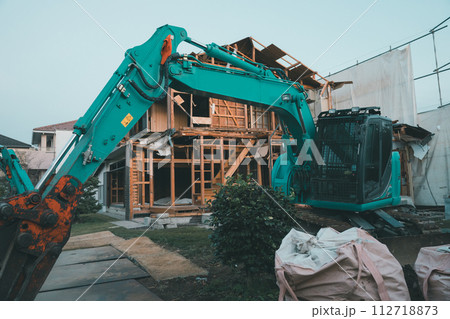 家の解体工事 112718873
