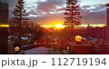リゾートの夕日 112719194