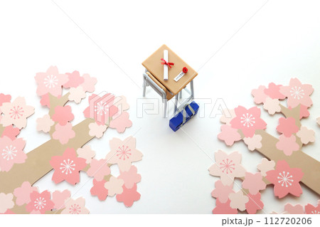 中学校・高校の卒業イメージ 112720206