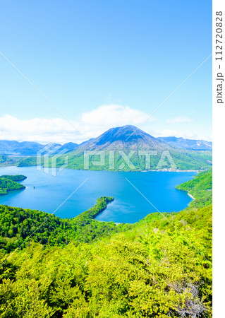 半月山展望台から中禅寺湖・男体山の眺め（5月） 112720828