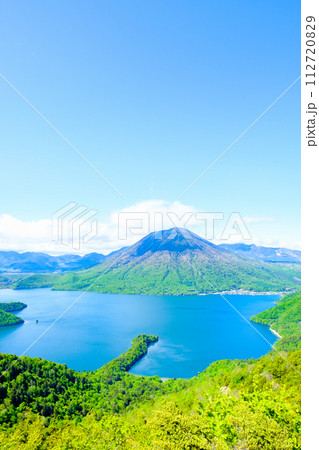 半月山展望台から中禅寺湖・男体山の眺め（5月） 112720829