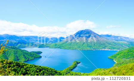 半月山展望台から中禅寺湖・男体山の眺め（5月） 112720831