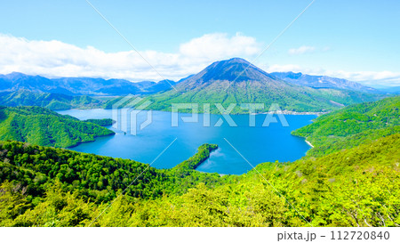 半月山展望台から中禅寺湖・男体山の眺め（5月） 112720840