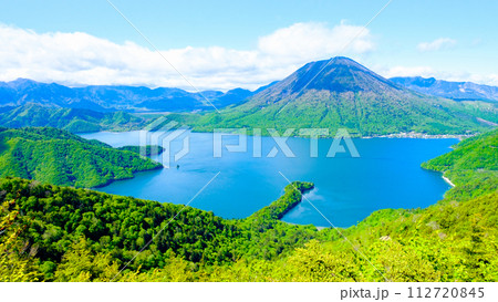 半月山展望台から中禅寺湖・男体山の眺め（5月） 112720845