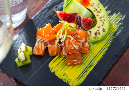 Raw tuna tartare 112721421