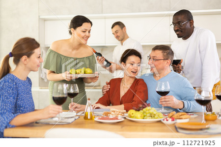 Multiethnic women and men friends chatting and drinking 112721925