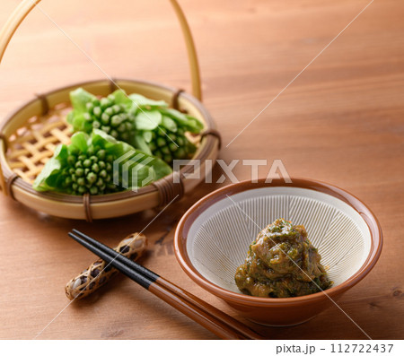 早春の食材 ふきのとう味噌 (ふきみそ)ふきのとう 112722437
