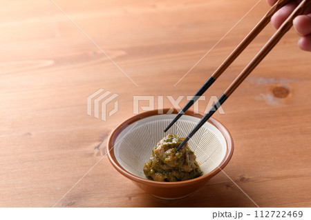 早春の食材 ふきのとう味噌 (ふきみそ)ふきのとう 112722469