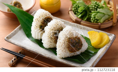 ふきのとう味噌 焼きおにぎり 早春の食材 ふきのとう味噌 ( オニギリ ) ふきのとう味噌 焼きおにぎり 早春の食材 ふきのとう味噌 ( オニギリ ) 112723118