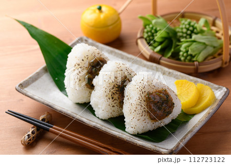 ふきのとう味噌 焼きおにぎり 早春の食材 ふきのとう味噌 ( オニギリ ) ふきのとう味噌 焼きおにぎり 早春の食材 ふきのとう味噌 ( オニギリ ) 112723122