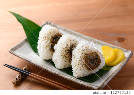 ふきのとう味噌 焼きおにぎり 早春の食材 ふきのとう味噌 ( オニギリ )  112723123