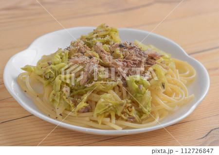 オイルサーディンとキャベツのパスタ オイルサーディンとキャベツのパスタ 112726847