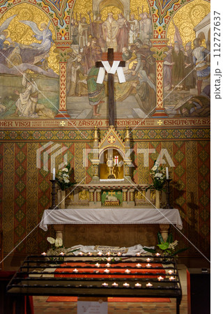 Richly decorated Interior of Matthias church in Buda Castle in Budapest, Hungary 112727637
