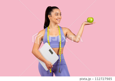 Healthy balance with scale, apple, and fitness 112727985