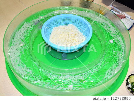 そうめん流し、鹿児島 日本 そうめん流し、鹿児島 日本 112728990