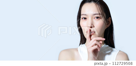 女性のポートレート　ビューティーイメージ 112729508