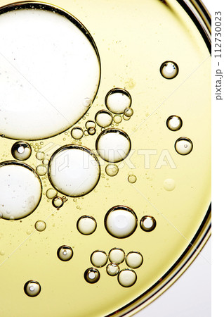 A close-up photo of water droplets that can be used in science, medicine, ingredients, and beauty designs. A close-up photo of water droplets that can be used in science, medicine, ingredients, and beauty designs. 112730023