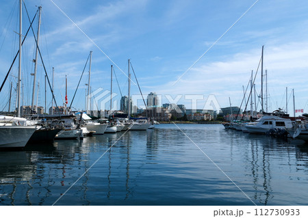 fisherman's wharf Victoria British Columbia, Fisherman's wharf House Boat Homes float on Vancouver Island BC Boats and Yachts at Fisherman's Wharf Marina in Inner Harbour. Canada Victoria 10.10.2023 112730933