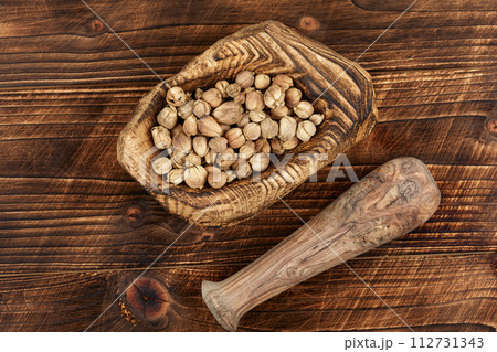 White cardamon pods, spice. White cardamon pods, spice. 112731343