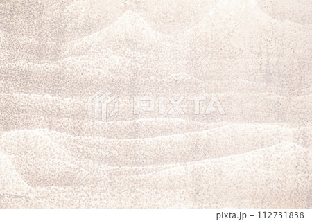 波模様に錆びた鉄板の背景素材 c-4 明るめ 低彩度 波模様に錆びた鉄板の背景素材 c-4 明るめ 低彩度 112731838