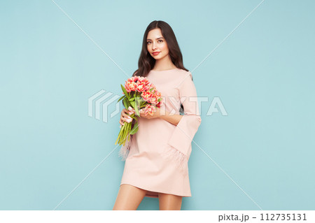 Happy beauty woman with pink tulip bouquet 112735131