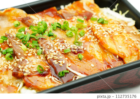 豚の焼肉弁当 豚の焼肉弁当 112735176
