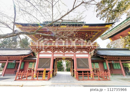 早春の鹽竈神社　楼門　宮城県塩竈市 112735966
